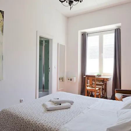 Sunset Destination Hostal