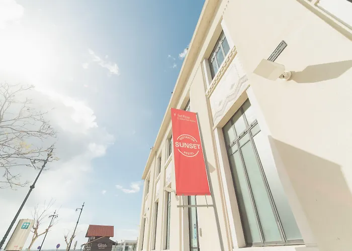 Sunset Destination Hostal *