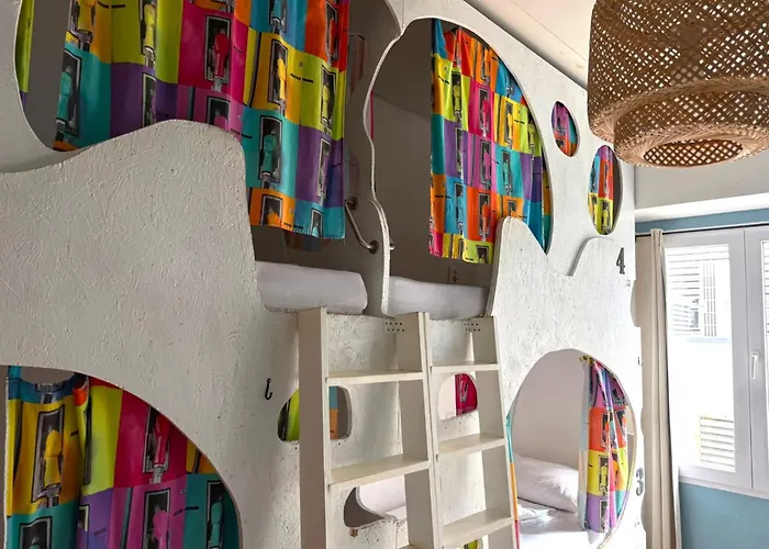 Sunset Destination Hostal *